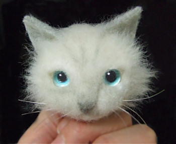 羊毛フェルト猫の顔の作り方