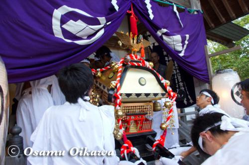 福島大神宮渡御祭　神輿が本殿に入る　2012