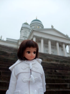 ヘルシンキ大聖堂前で。