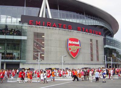 800px-Emirates-stadionin_etupuoli.jpg