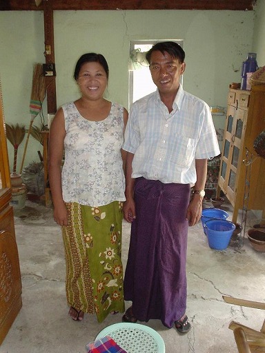 ミャンマーの民族衣装 | 添乗奮闘記