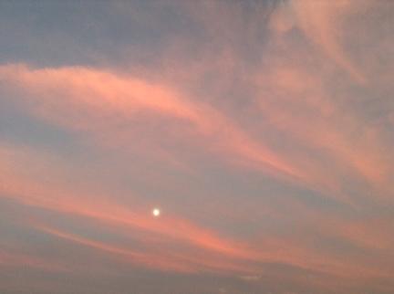 Ｓ20141104ミラクルムーンの前の日の月と夕焼け