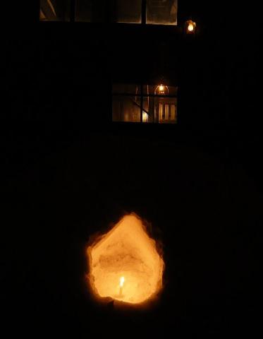 2008.01.02　鶴の湯　かまくら灯篭 ランプ　裸電球