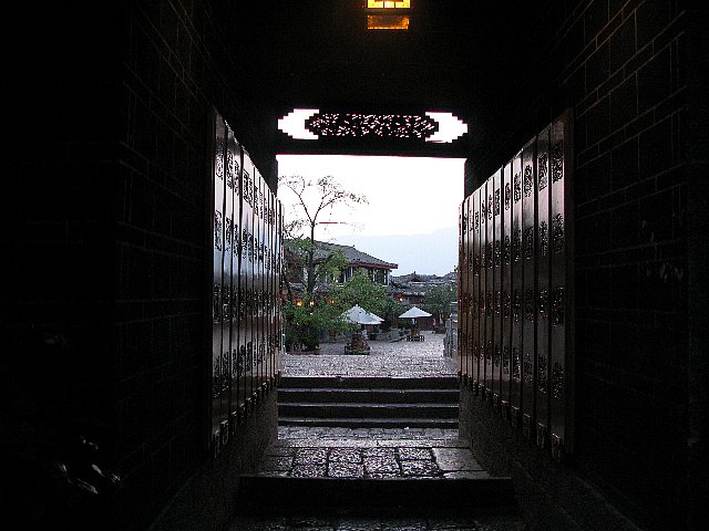 夜明の麗江古城