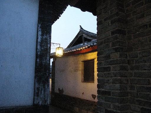 早朝の麗江古城